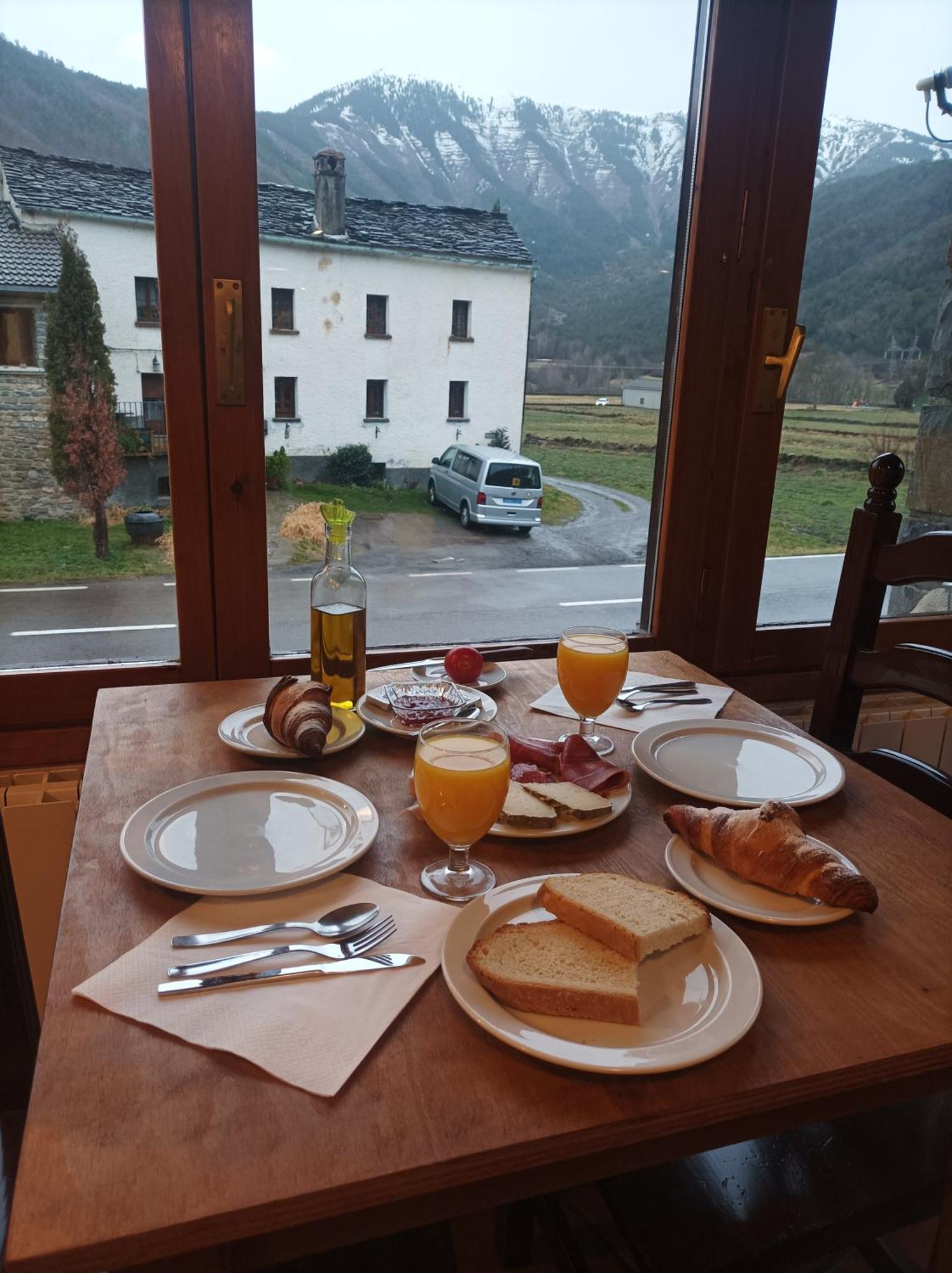 Hotel Las Nieves Linás de Broto Kültér fotó