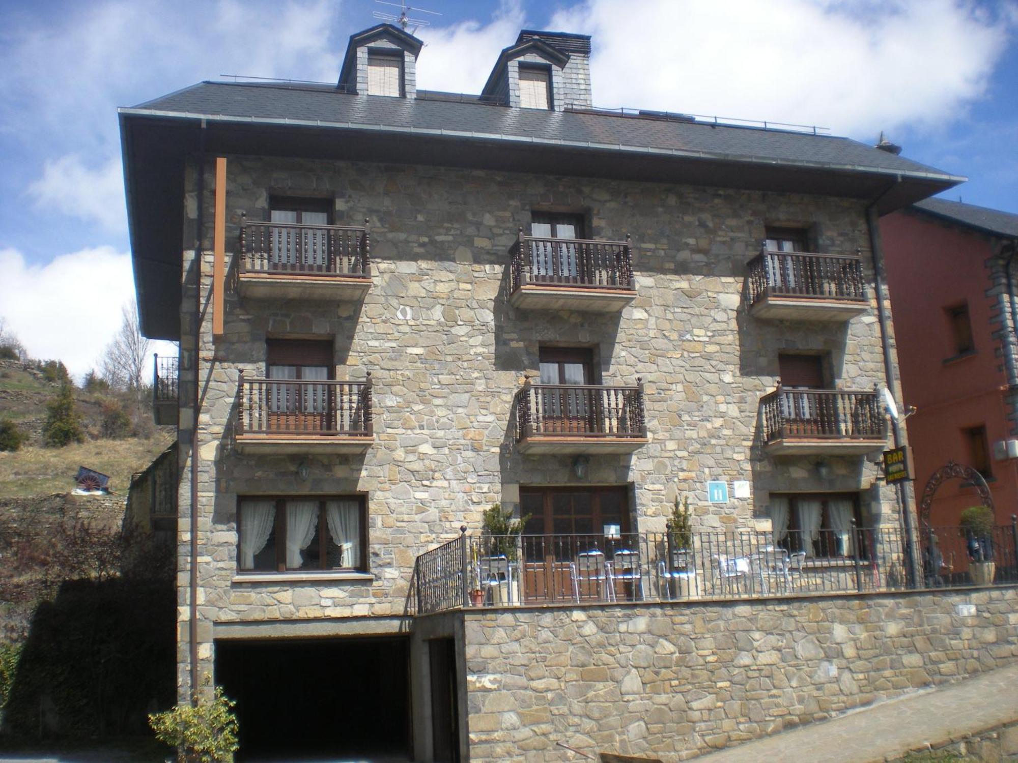 Hotel Las Nieves Linás de Broto Kültér fotó