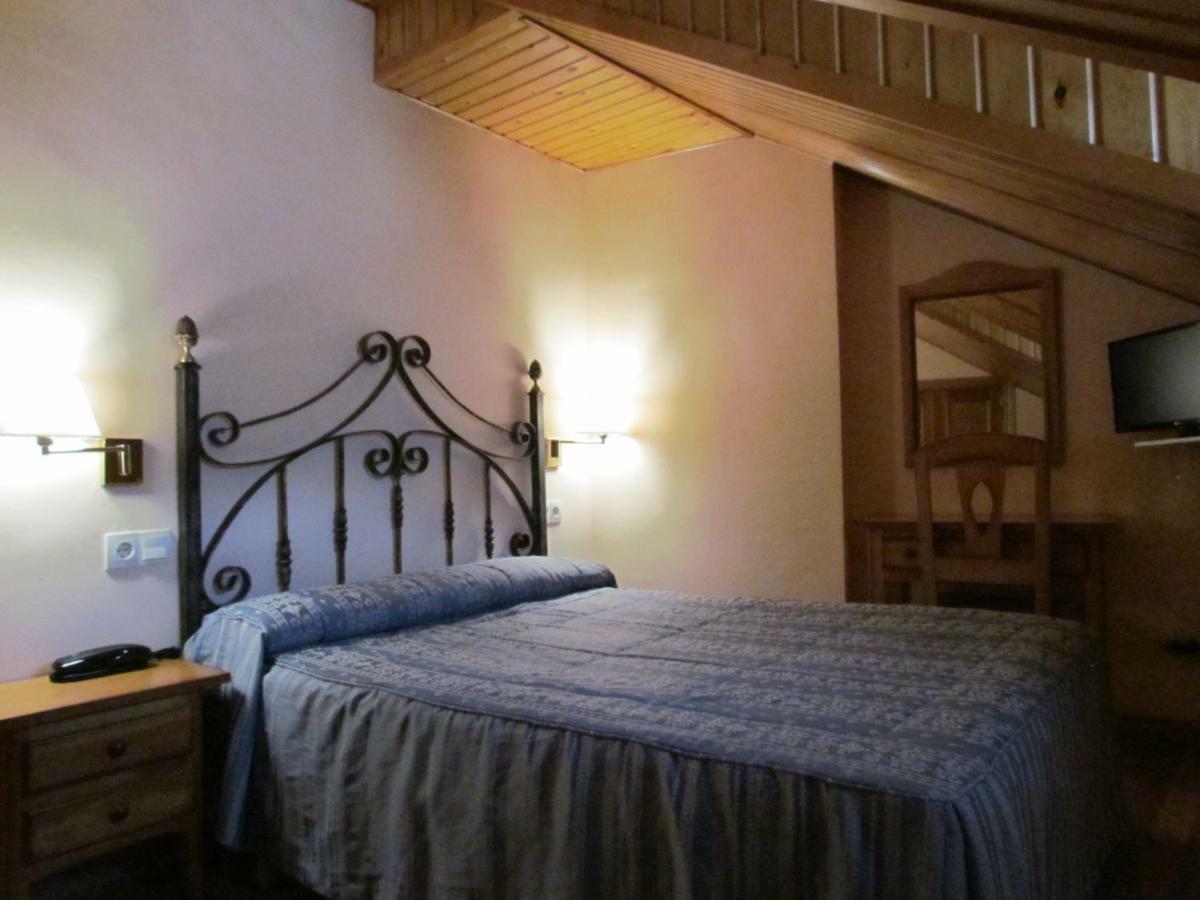 Hotel Las Nieves Linás de Broto Kültér fotó