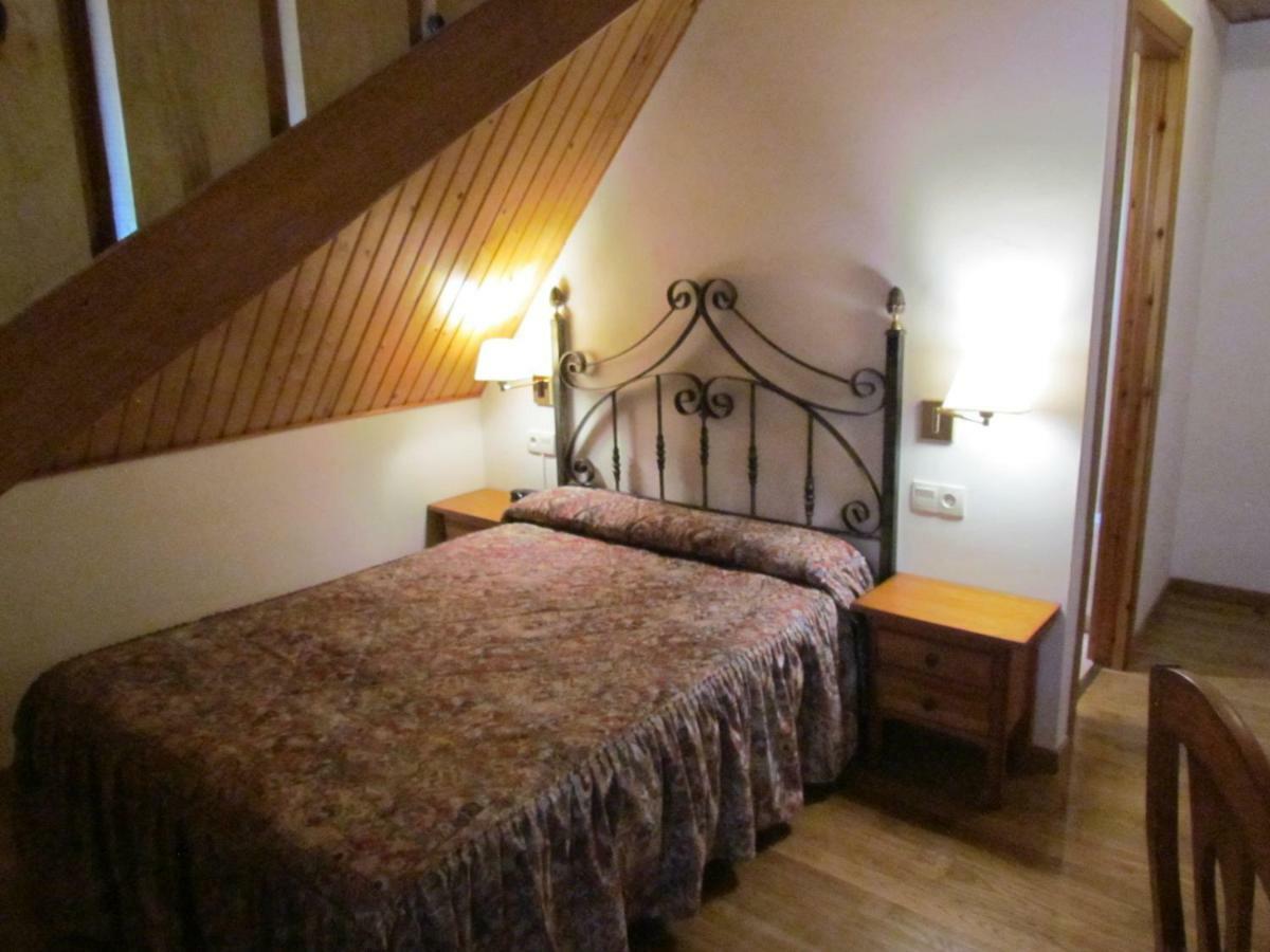 Hotel Las Nieves Linás de Broto Kültér fotó