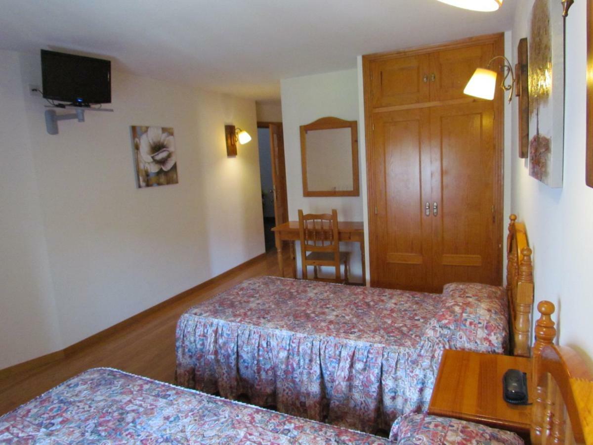 Hotel Las Nieves Linás de Broto Kültér fotó